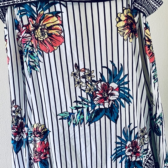 Flying Tomato Cold Shoulder Striped Floral Tie Top - Picture 3 of 8